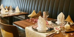 Forellenhof-Restaurant-Nebenzimmer-gedeck.jpg